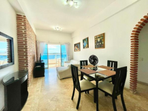 Hermoso apartamento con balcón y vista al mar.